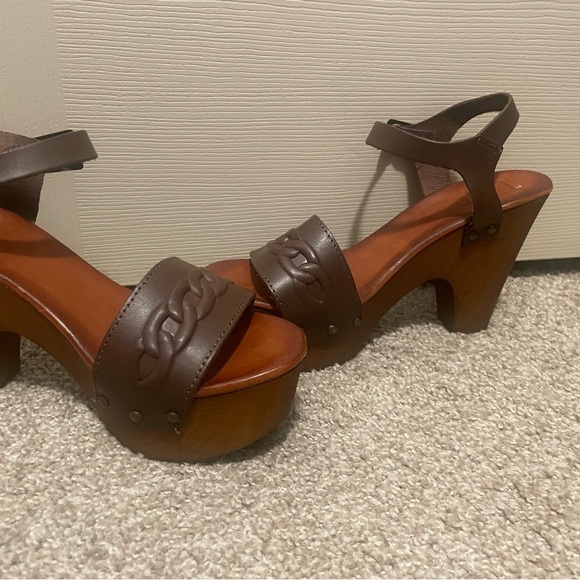 Sole Dive Brown Leather Heel - Picture 5 of 6